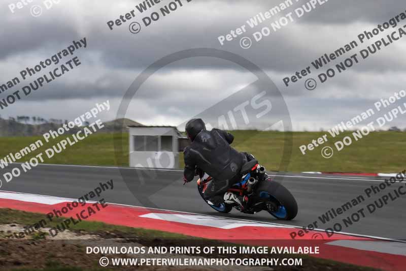 cadwell no limits trackday;cadwell park;cadwell park photographs;cadwell trackday photographs;enduro digital images;event digital images;eventdigitalimages;navarra;no limits trackdays;peter wileman photography;racing digital images;trackday digital images;trackday photos